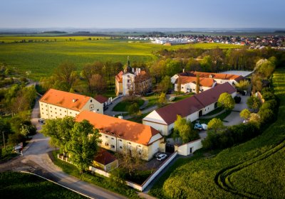 Zámecký areál Ctěnice
